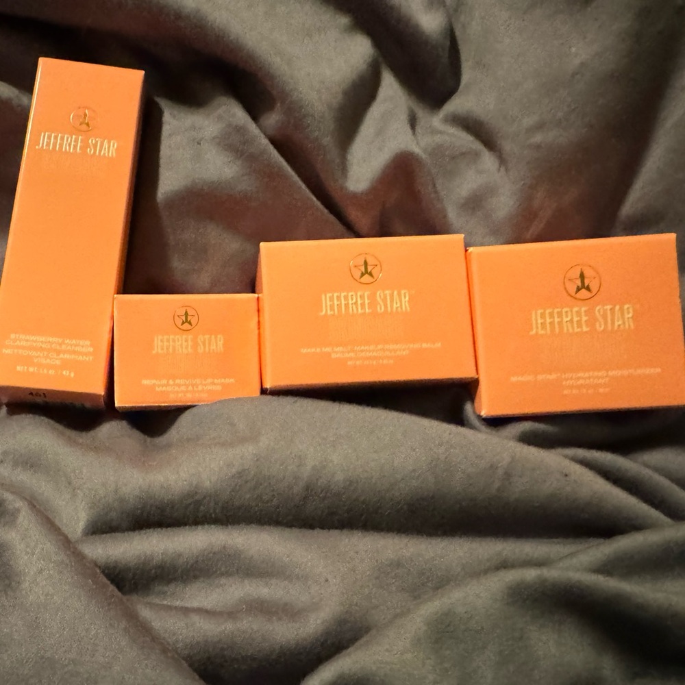 ⭐️Jeffree Star Skin Travel set NIB